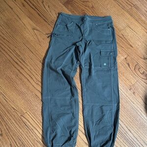 Athleta Wonen's Olive Cargo Pants